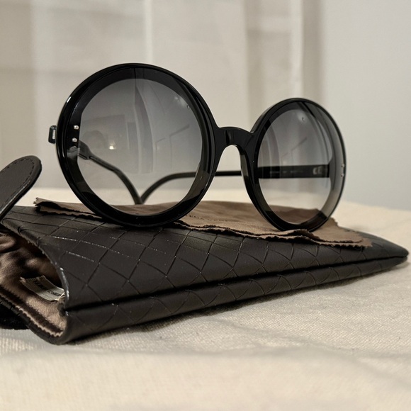 Round Bottega Veneta Sunglasses (in great condition) - Picture 3 of 4